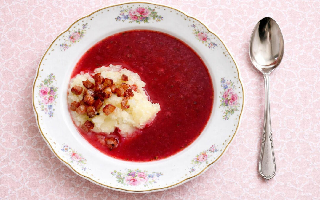 Barszcz czerwony zabielany.