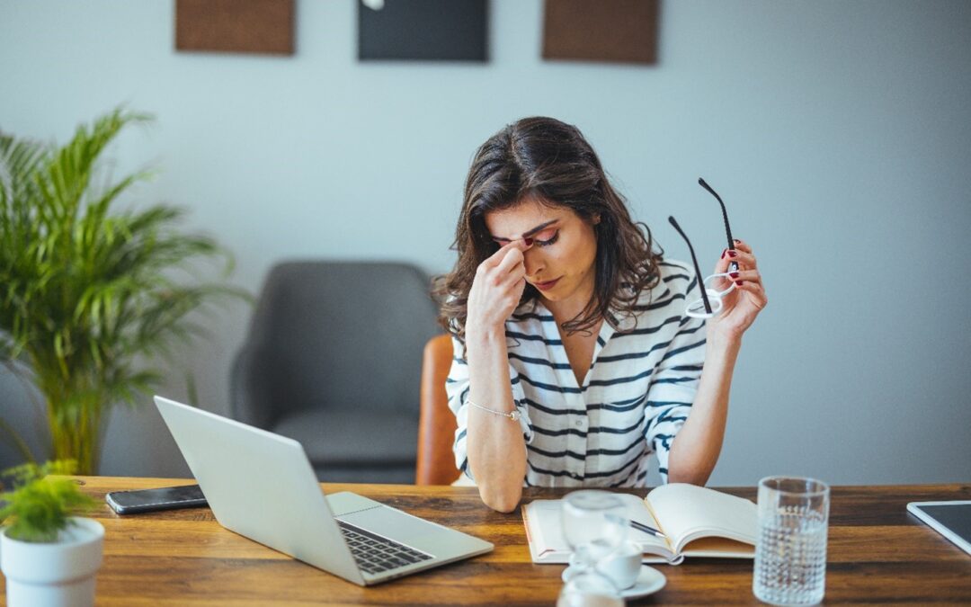 Praca biurowa – jak wspomóc wzrok podczas pracy przed komputerem?